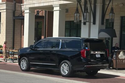 First class limo in Nashville, Tennessee luxury car - Entering the Car: Pickup, Meeting, and Getting on the Clock