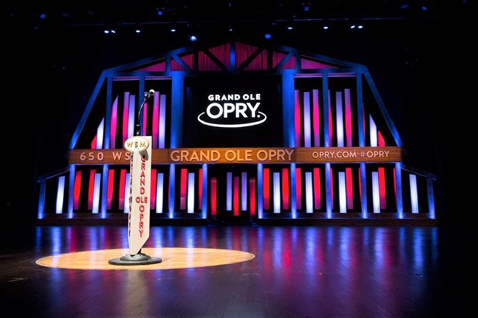 Grand Ole Opry VIP Experience: Admission with Lounge Access and Artist Visit - Artist visit and the professional photo moment