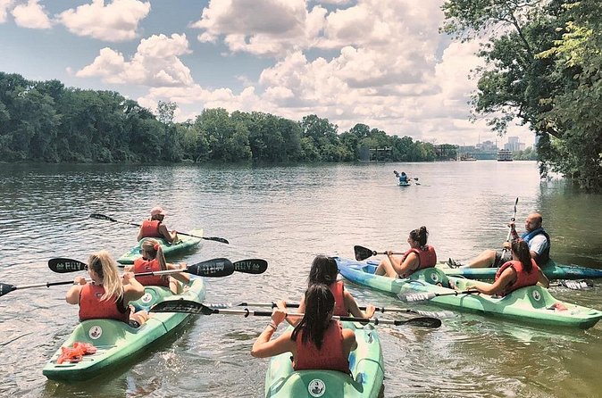 Kayak Scavenger Hunt in Downtown Nashville - Paddling with support: what the guide does for you