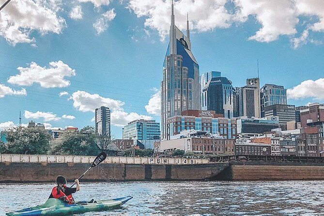 Kayak Scavenger Hunt in Downtown Nashville - Meeting at Victory Ave and getting geared up fast