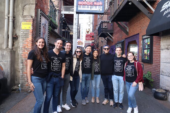 Music City Sightseeing Tour by Bus - A 14-Person Van Tour Beats the Big-Bus Shuffle in Nashville