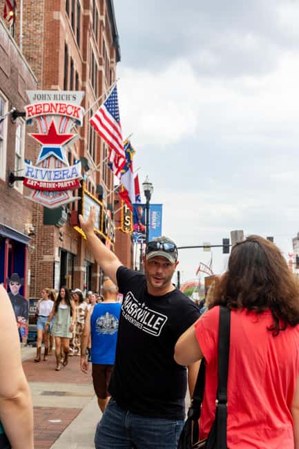 Nashville: 2 Hour History & Highlights Walking Tour - Getting started at 7th and Broadway (and where parking fits)