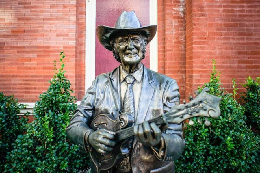 Nashville: Downtown Food, Drink and Sightseeing Walking Tour - The cocktail stop (and possibly a beer): pacing your evening
