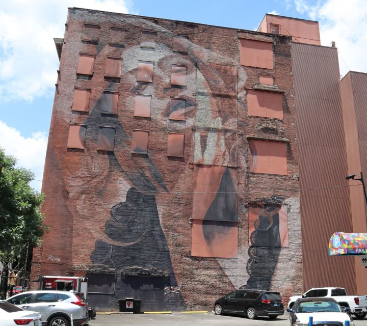 Nashville: Downtown Walking Tour - The 21C Museum Hotel, Fort Nashborough, and the layers beneath the sidewalks