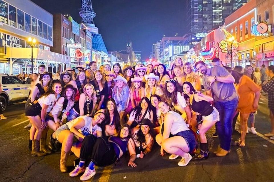 Nashville: Exclusive Entry and Special Offers VIP Bar Crawl - Live music and Nashville nightlife energy on the street