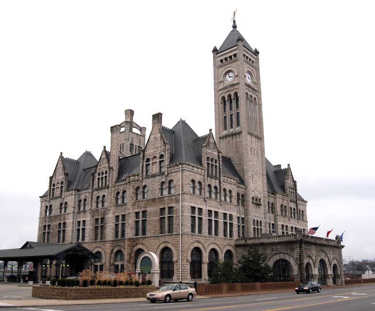 Nashville: Murder in Music City Walking Tour - Finding the meeting point at Charlotte and 6th Ave N