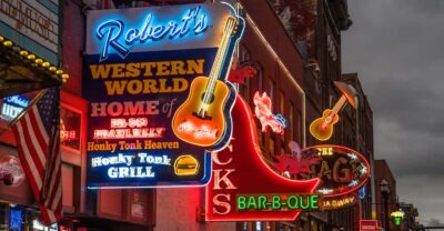Nashville: Music History and Moonshine Pub Crawl - Meeting outside Famous Nashville: how to start smoothly