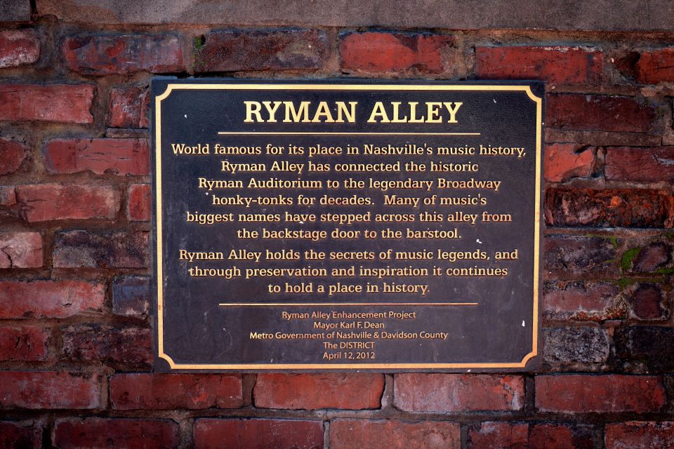 Nashville: Music History Guided Walking Tour - The personal listening device: what you hear between stops