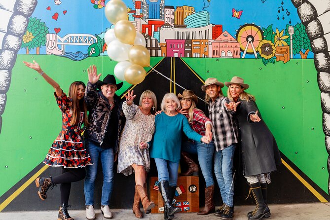 Nashville Photoshoot Experience in the Gulch - How the photographer and guides help you pose (without awkward vibes)