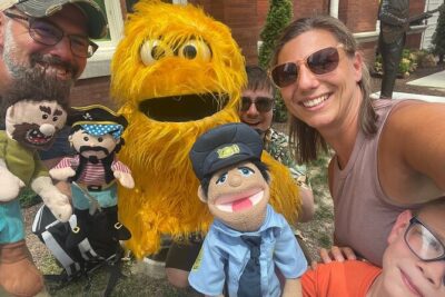 Nashville Puppet and Sightseeing Tour - War Memorial Plaza: the first 10 minutes set the tone