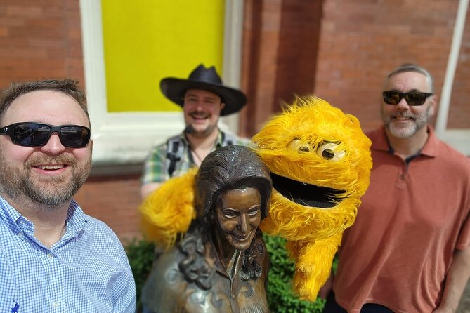 Nashville Puppet and Sightseeing Tour - Ryman Auditorium ending: questions and photos with the puppet
