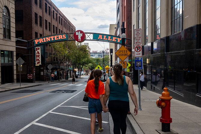 Nashville Unveiled History Highlights and Hacks Walking Tour - Stop 2: Tennessee State Capitol for Power, Not Just Pretty Architecture