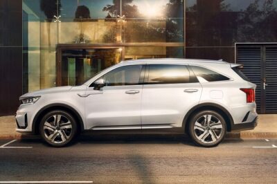 Private transfer to Nashville Airport and Hotel - Inside the ride: chauffeured, air-conditioned, and Wi-Fi on board