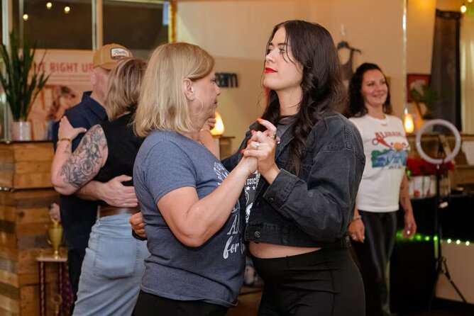 Two Step & Country Swing Dance Class in Nashville Country Fusion - Bottled Water, BYOB, and What to Bring to Stay Comfortable